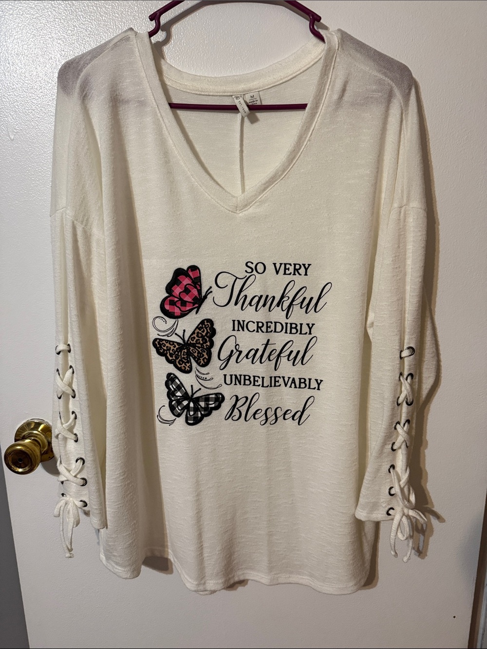 Cato Cream V-Neck Graphic Long Sleeve Top with Lace-Up Sleeves